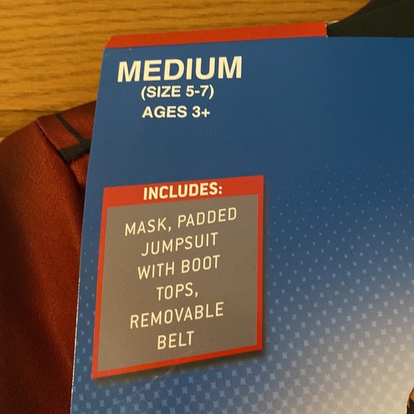 The Flash child muscle costume - size medium (5-7) by Justice League. - Picture 3 of 9